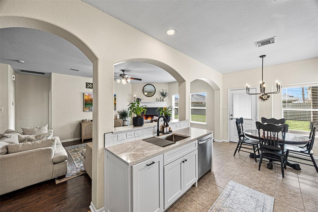 5022 Bay Lane, Bacliff, Texas image 8