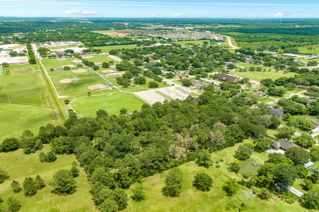 00 W Ryan Drive, Alvin, Texas image 2