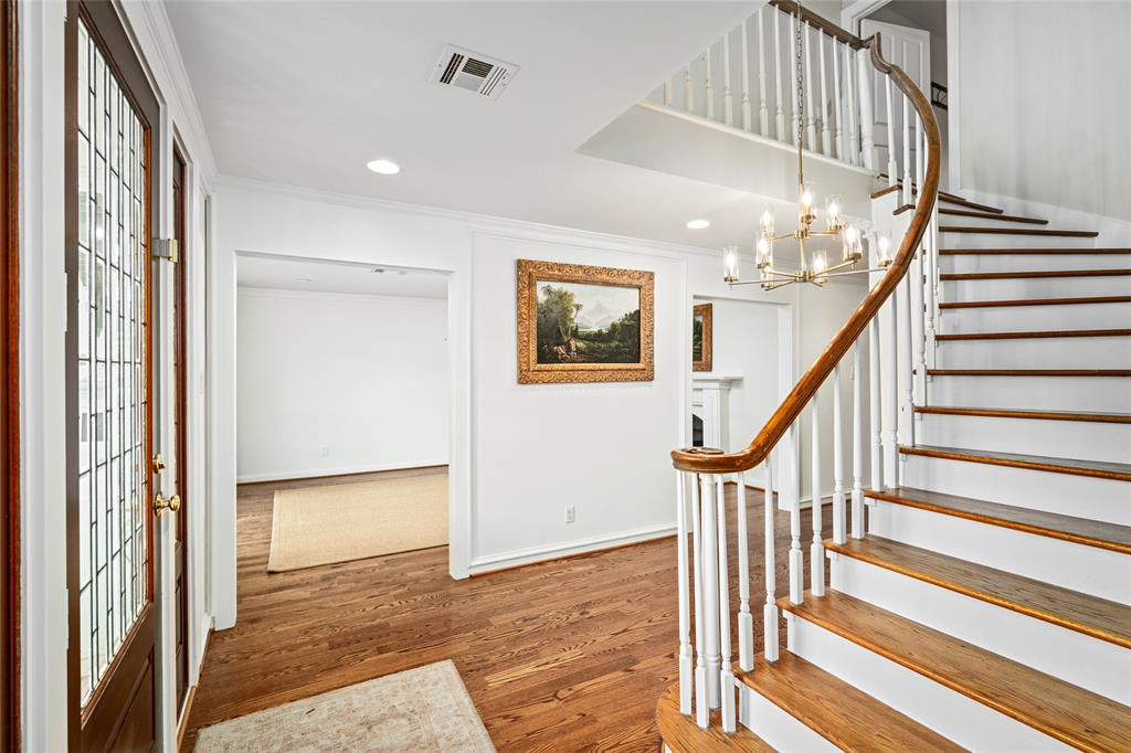 2105 Del Monte Drive, Houston, Texas image 3