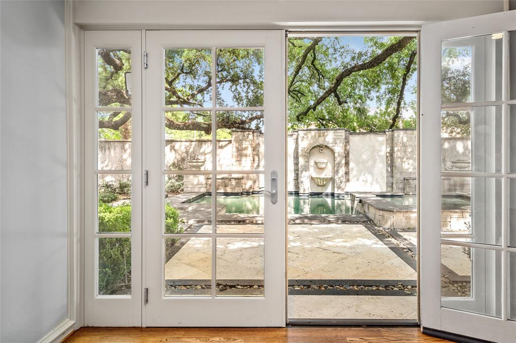 2105 Del Monte Drive, Houston, Texas image 19