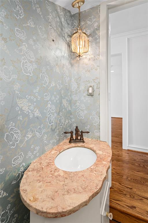 2105 Del Monte Drive, Houston, Texas image 8