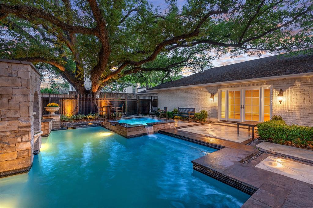 2105 Del Monte Drive, Houston, Texas image 34