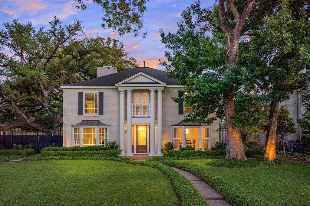 2105 Del Monte Drive, Houston, Texas image 2