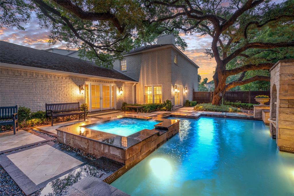 2105 Del Monte Drive, Houston, Texas image 36