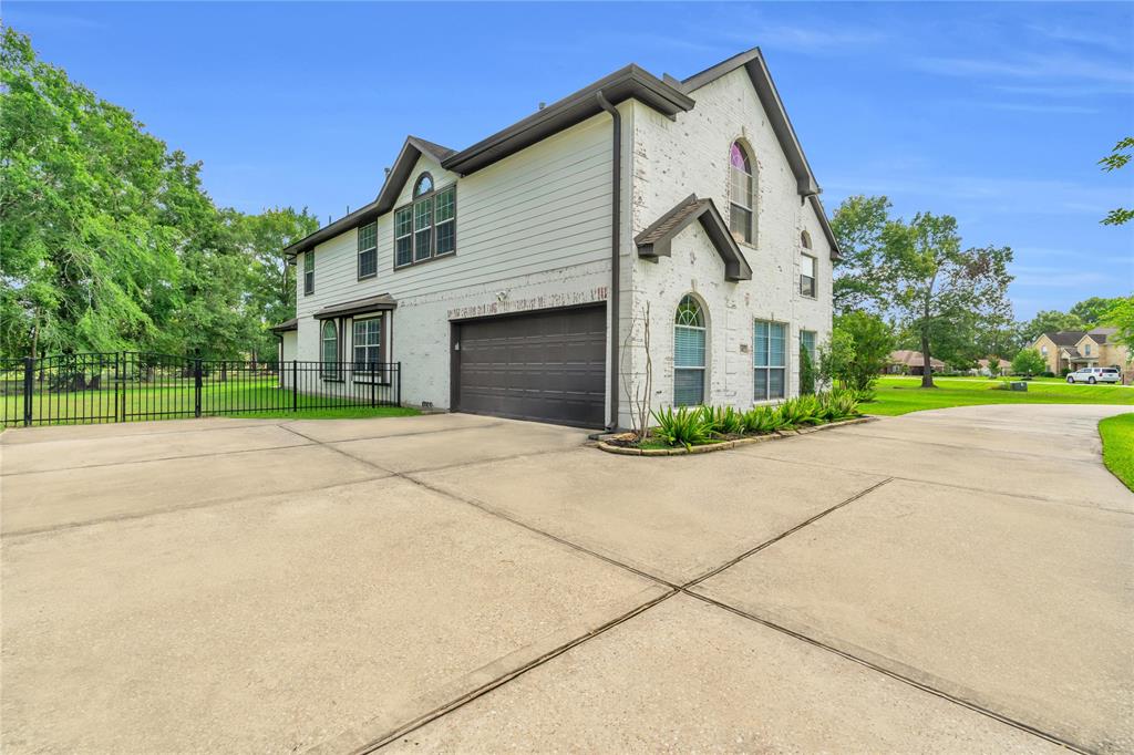 2402 Legends Gate Drive, Spring, Texas image 6