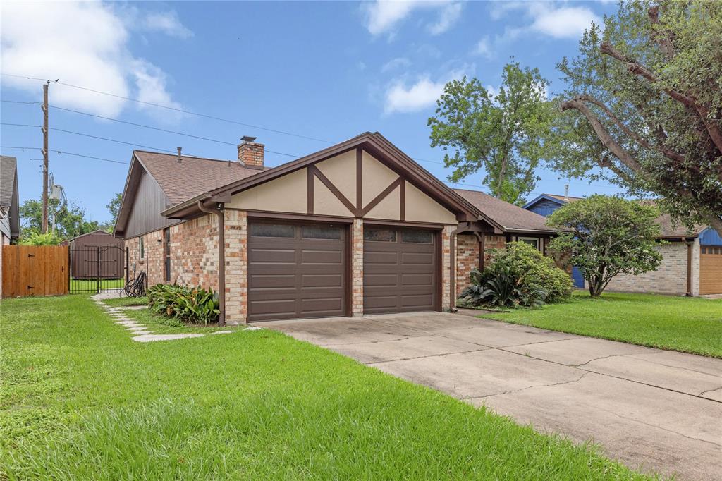 7422 Shady Vale Lane, Houston, Texas image 2