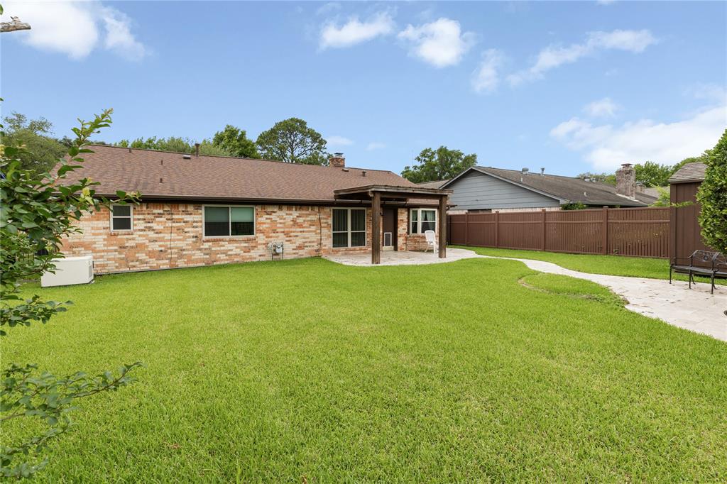 7422 Shady Vale Lane, Houston, Texas image 8