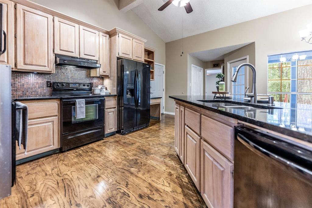 304 Inverness Street, Huntsville, Texas image 10
