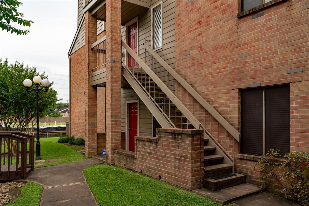 2023 Gentryside Drive #202, Houston, Texas image 2
