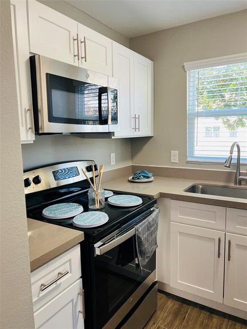 Photo of 2017 Buffalo Terrace Ter #15, Houston, TX 77019 (MLS # 3027036)