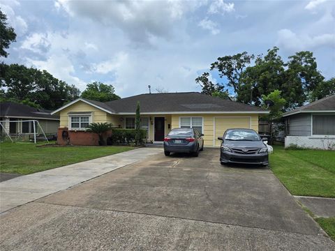 Photo of 12438 Palmfree Street, Houston, TX 77034 (MLS # 81426571)