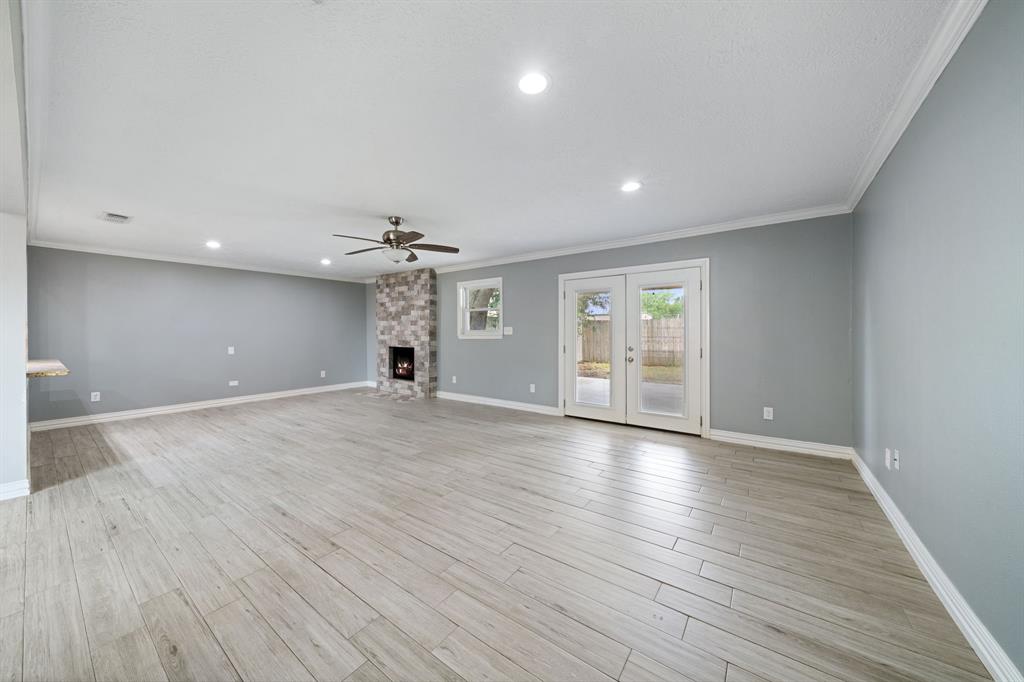 13834 Fleur De Lis Boulevard