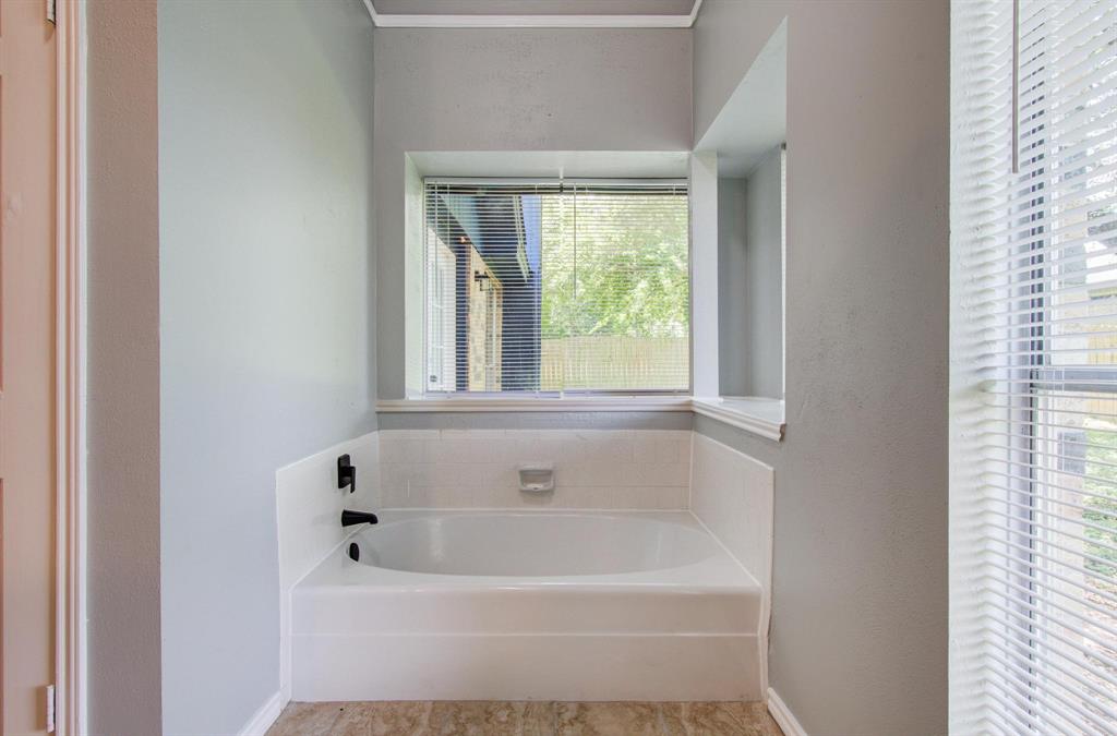 13215 Bunker Hill Drive, Willis, Texas image 34
