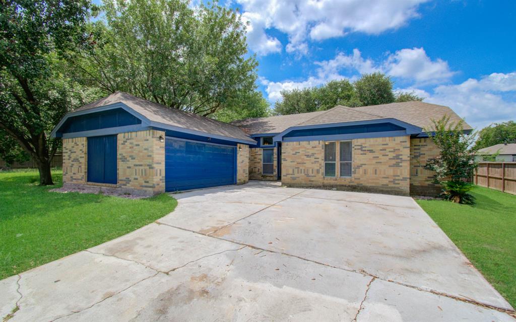 13215 Bunker Hill Drive, Willis, Texas image 2