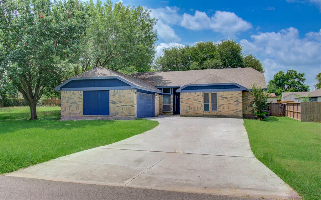 13215 Bunker Hill Drive, Willis, Texas image 1