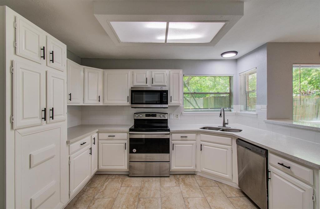 13215 Bunker Hill Drive, Willis, Texas image 17