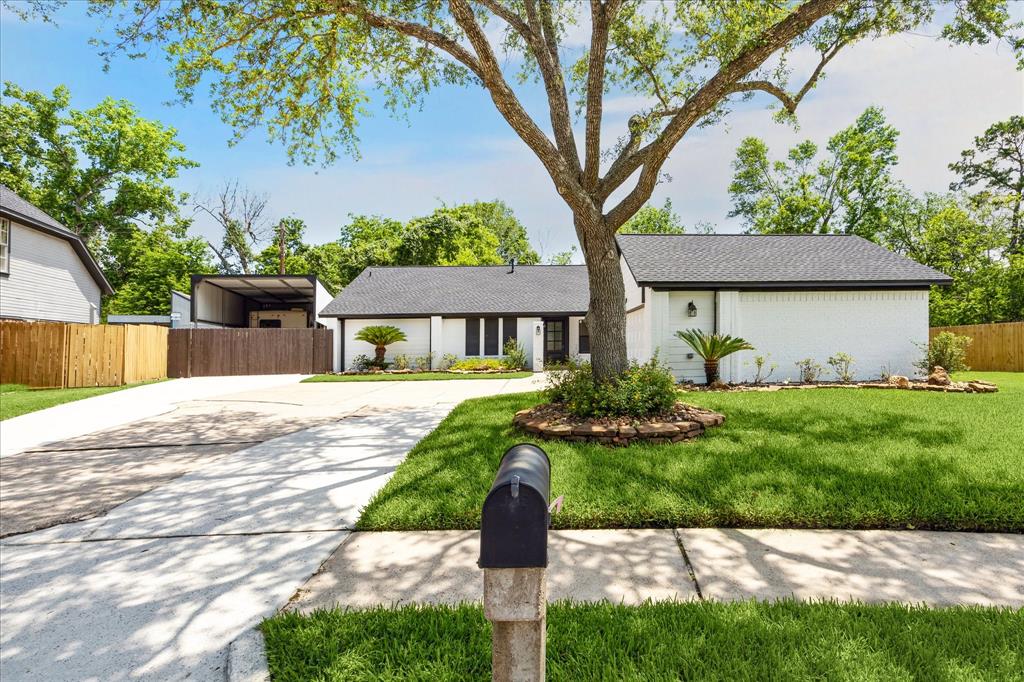 2301 Colleen Drive, Pearland, Texas image 2
