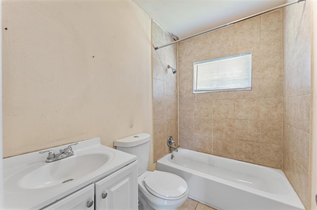 8121 Woodlyn Road, Houston, Texas image 10