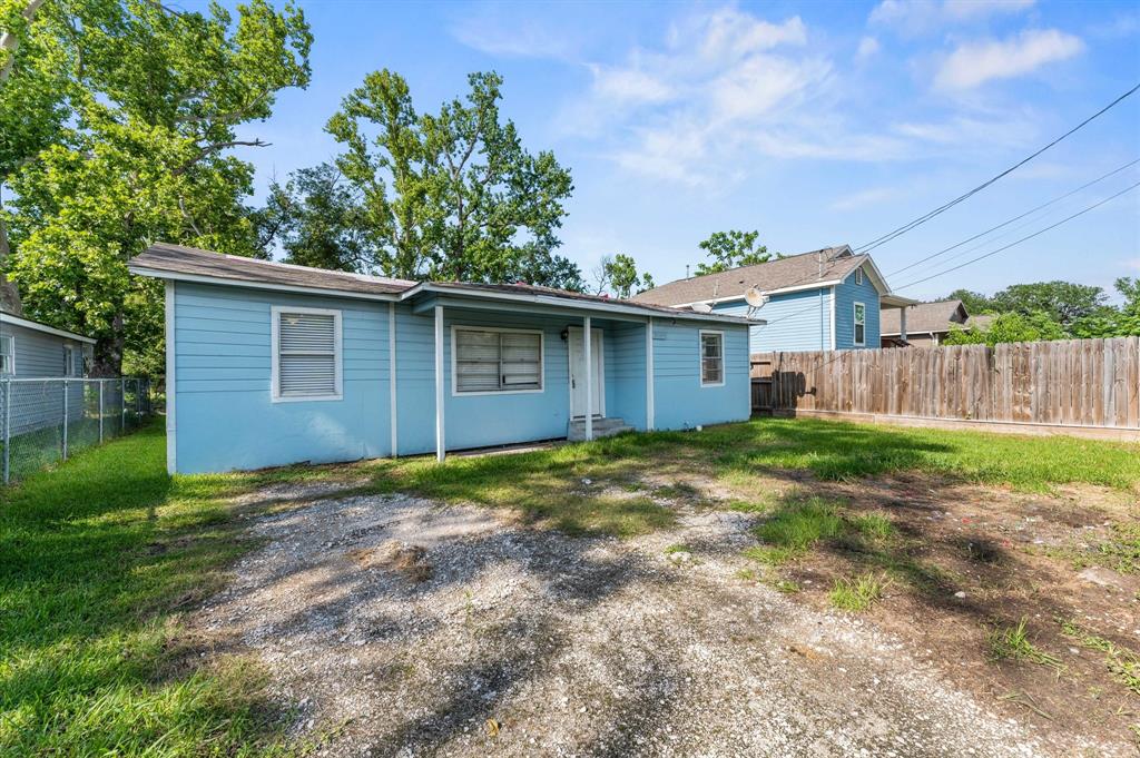 8121 Woodlyn Road, Houston, Texas image 2