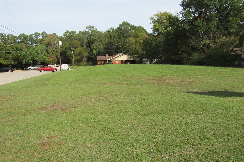 1248 W Church Street, Livingston, Texas image 4