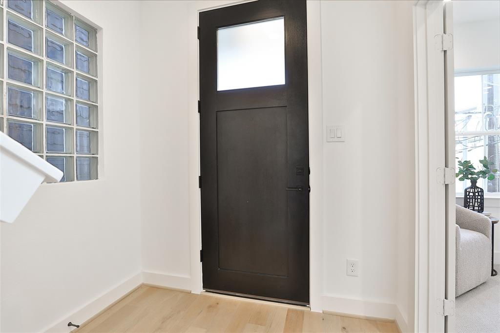 1020 W 15th 1/2 Street B