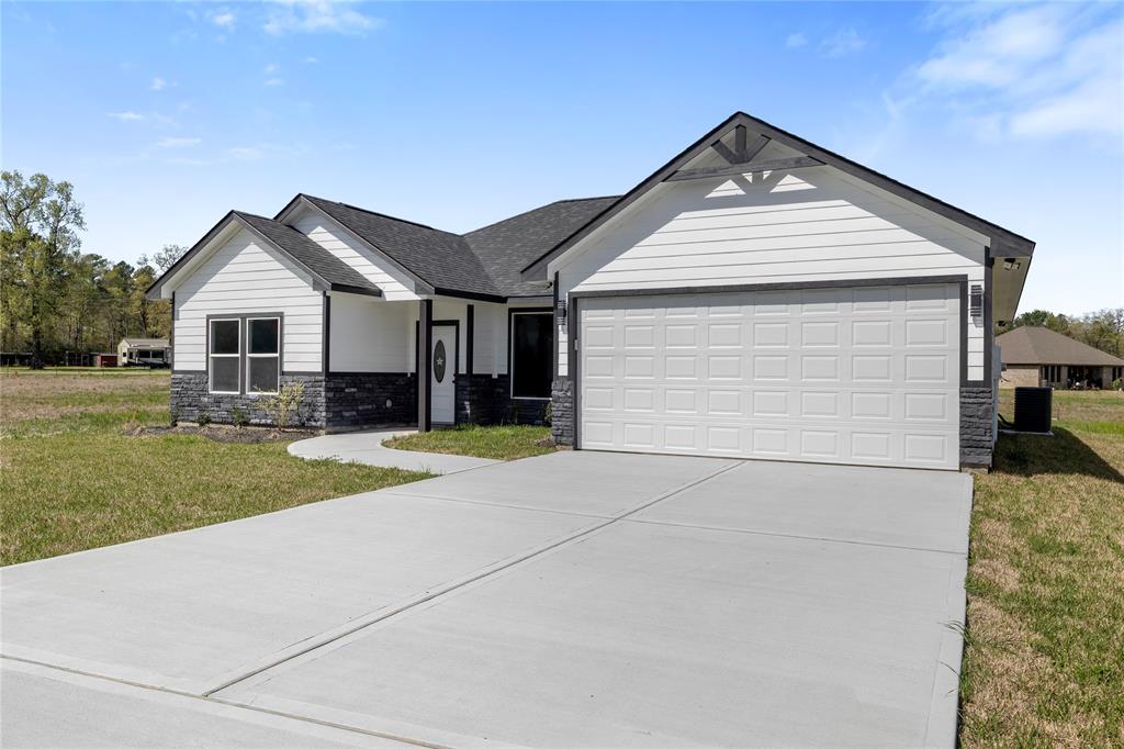 44 Meadow Lake Drive, Trinity, Texas image 1