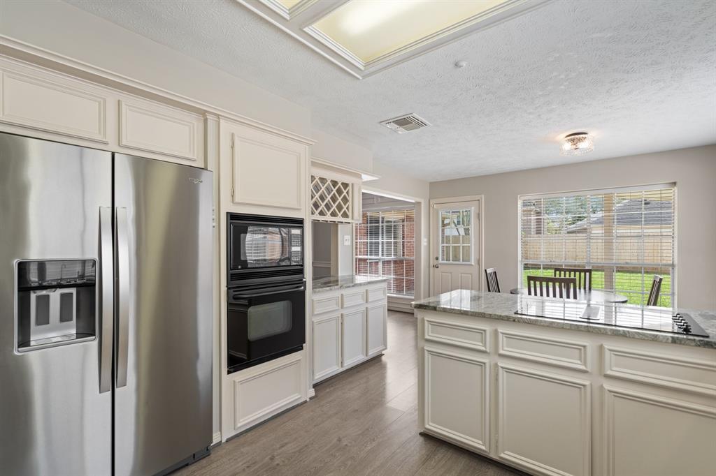 3906 E Wisteria Circle, Sugar Land, Texas image 5