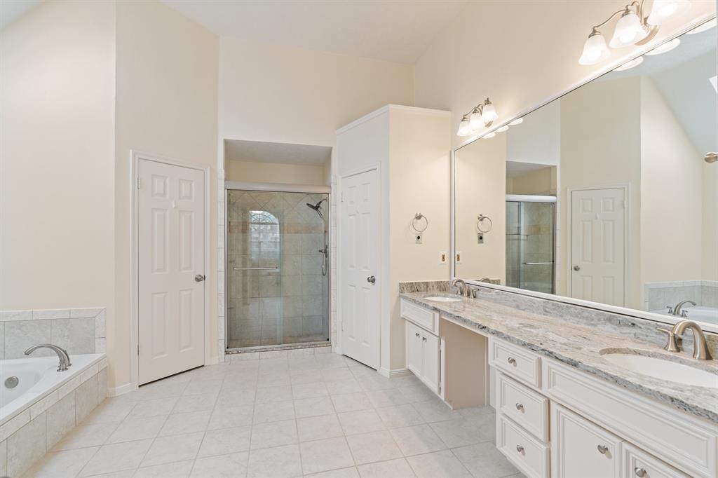 3906 E Wisteria Circle, Sugar Land, Texas image 17