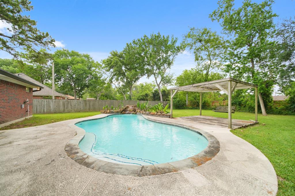 5509 Sycamore Drive, Dickinson, Texas image 38