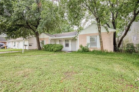 Single Family Residence in Houston TX 10529 Fairfax Street.jpg