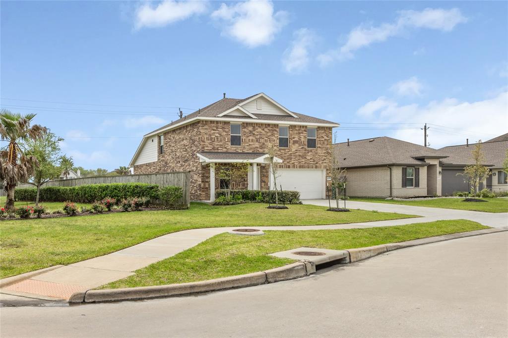 609 Forest Bend Lane, La Marque, Texas image 2