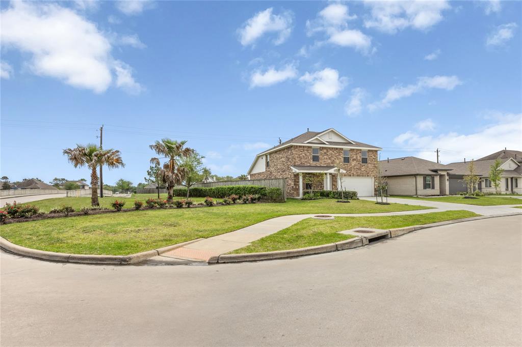 609 Forest Bend Lane, La Marque, Texas image 3