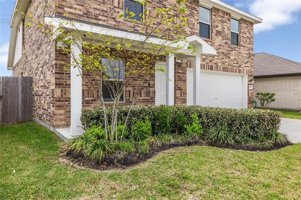 609 Forest Bend Lane, La Marque, Texas image 4
