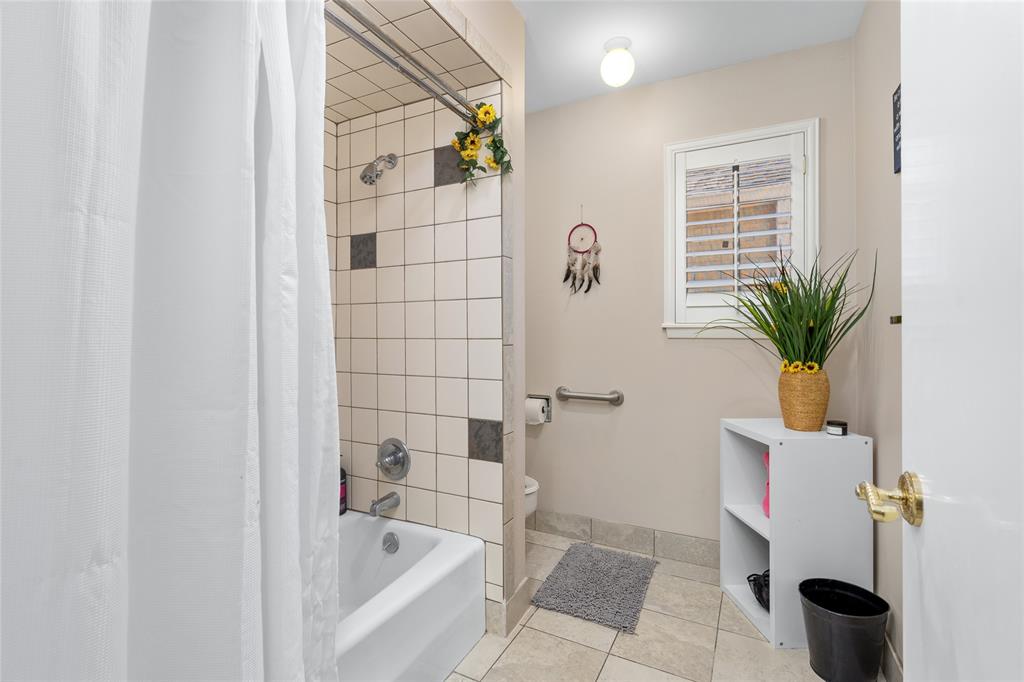2526 Country Club Boulevard, Sugar Land, Texas image 30