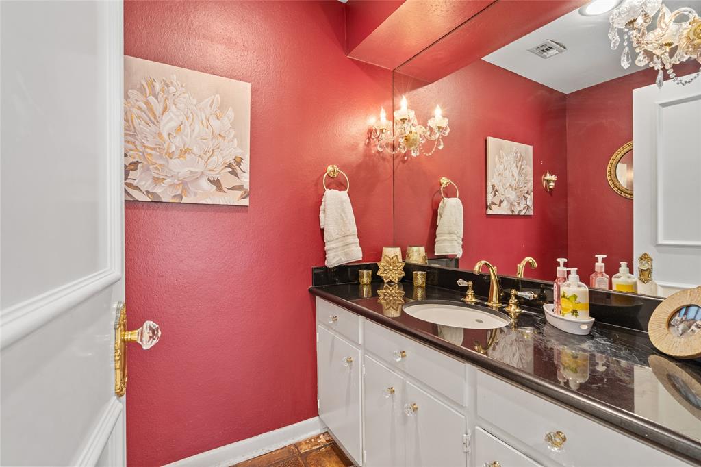 2526 Country Club Boulevard, Sugar Land, Texas image 31