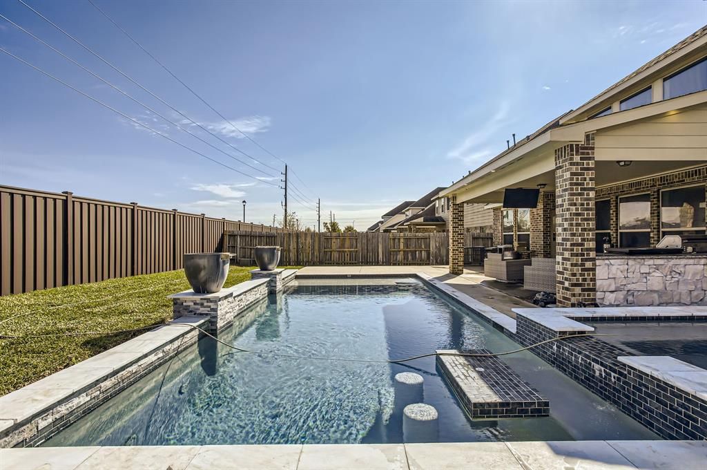 listing image 0