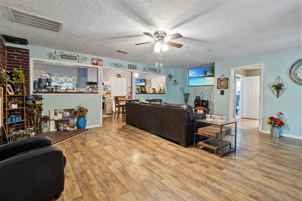 285 Tijuana, Goodrich, Texas image 3