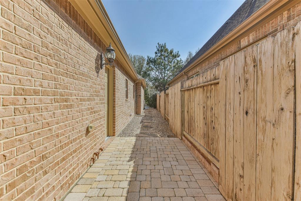 1210 Welland Way, Kingwood, Texas image 12