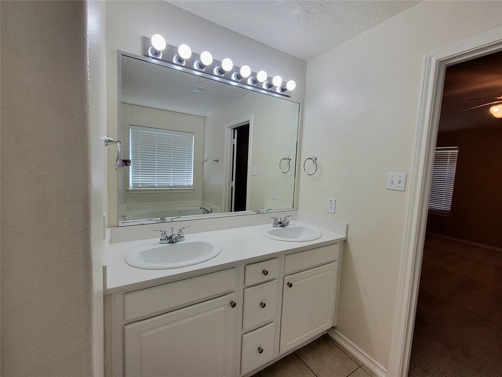 2430 Floral Ridge Drive, Spring, Texas image 10