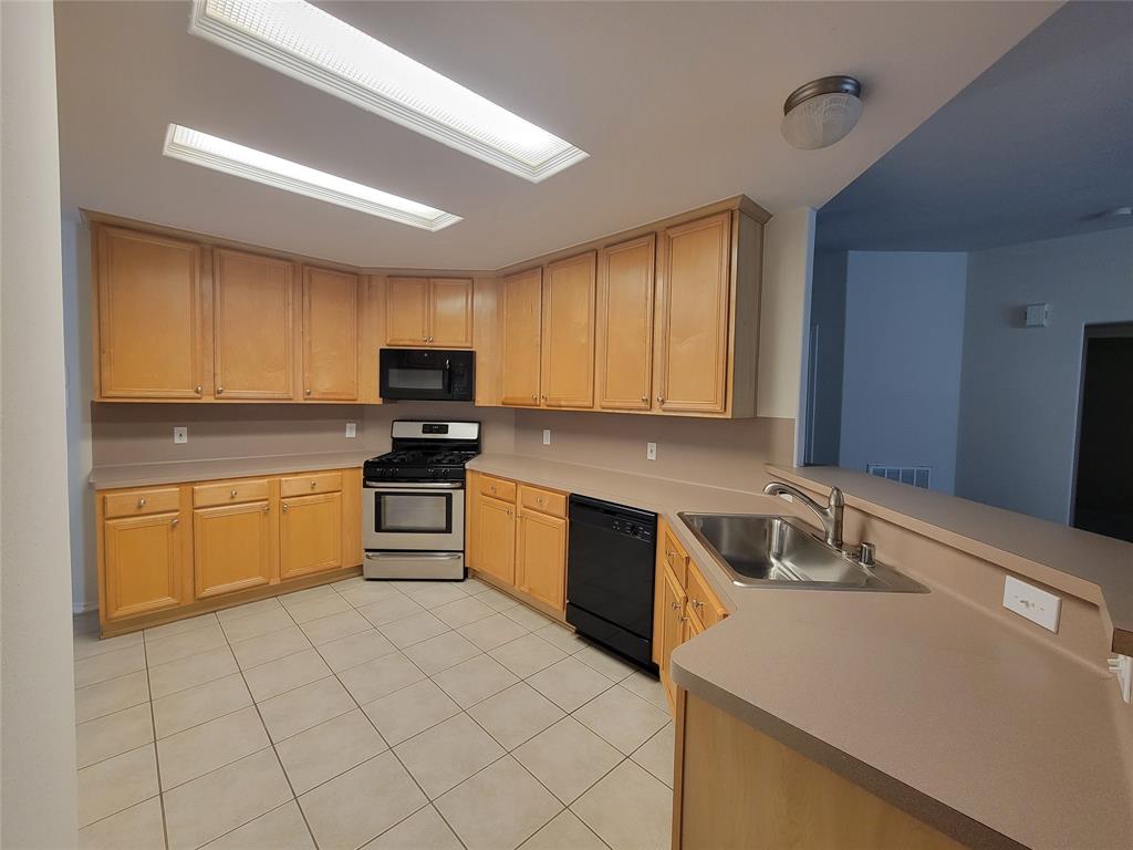 2430 Floral Ridge Drive, Spring, Texas image 5