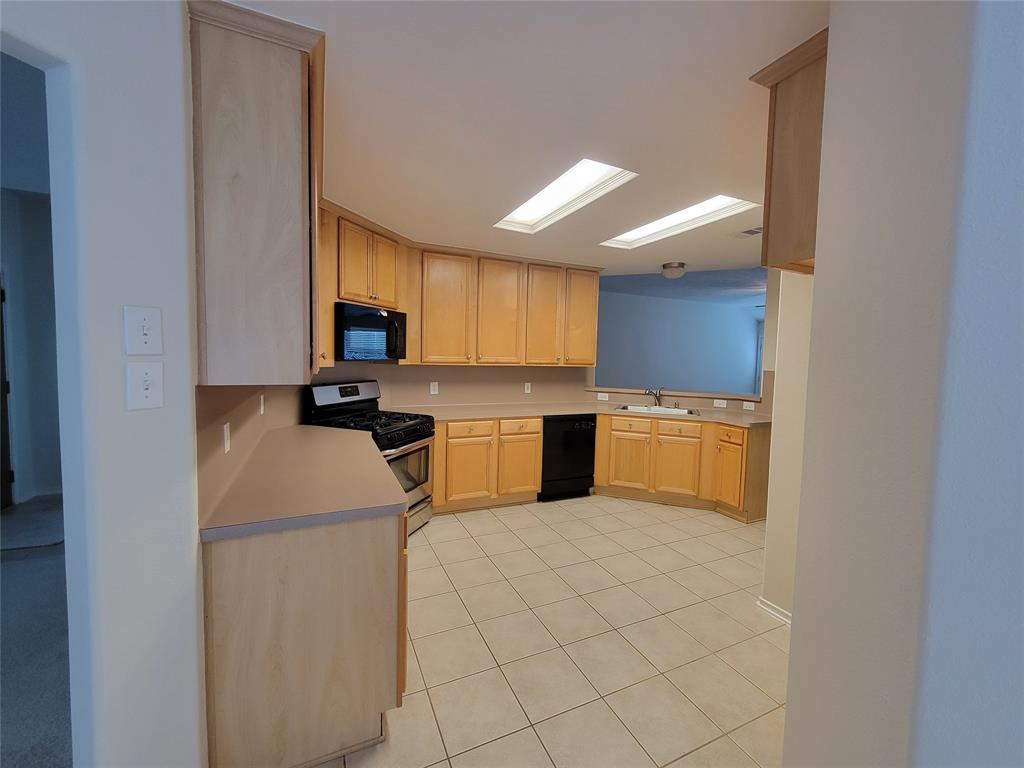 2430 Floral Ridge Drive, Spring, Texas image 6