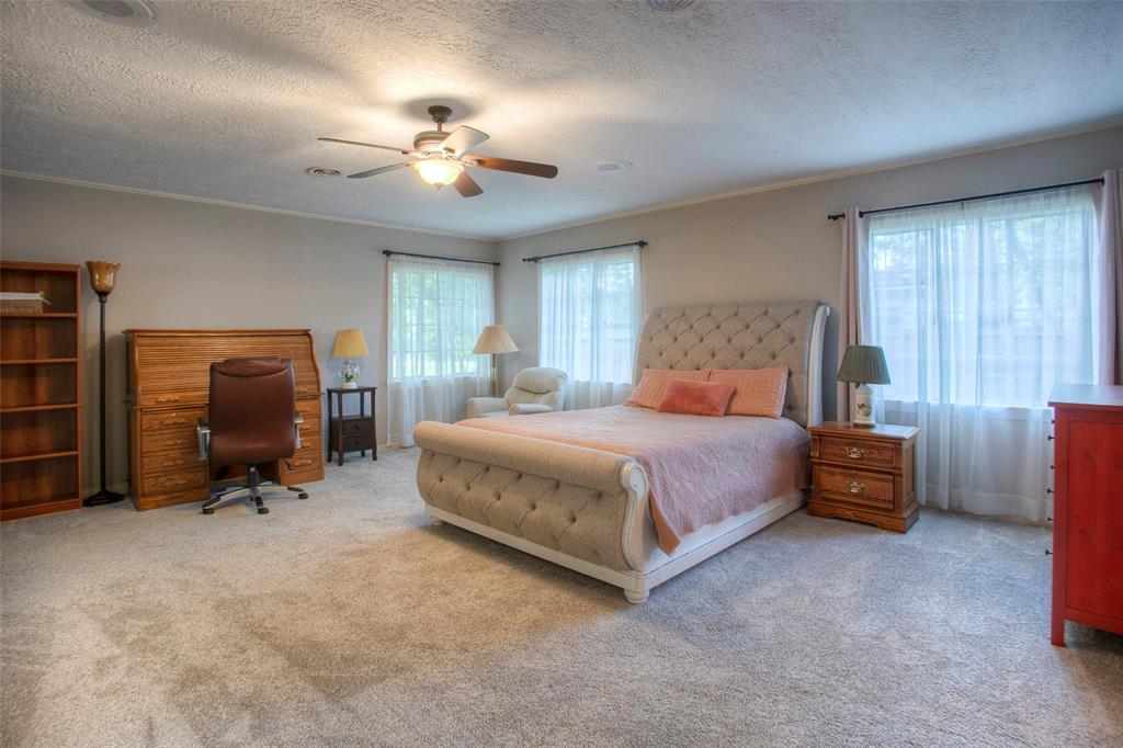 2126 Avenue P, Huntsville, Texas image 24