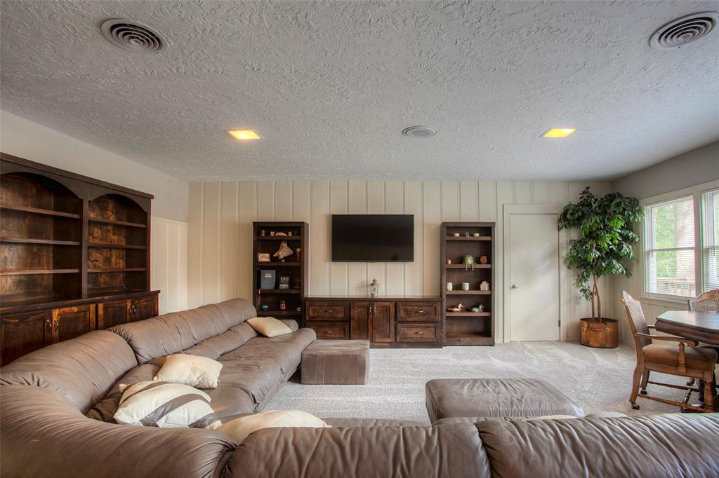 2126 Avenue P, Huntsville, Texas image 19