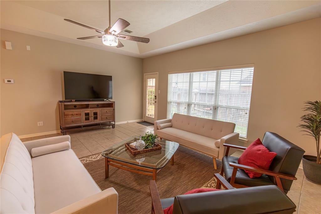 2013 Royal Court, Bellville, Texas image 4