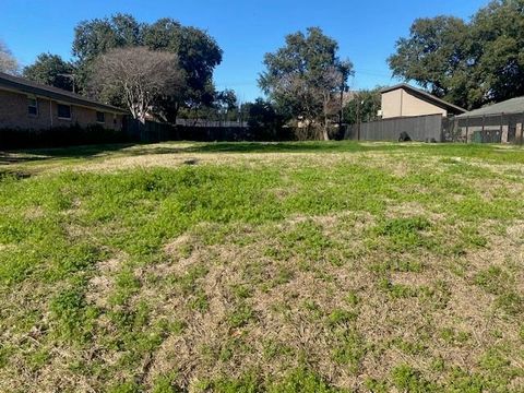 Vacant Land For Sale - 3614 N Braeswood Boulevard<br/> Houston, TX 77025