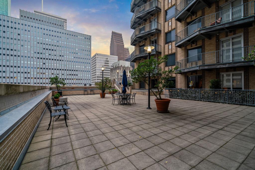914 Main Street #2204, Houston, Texas image 40