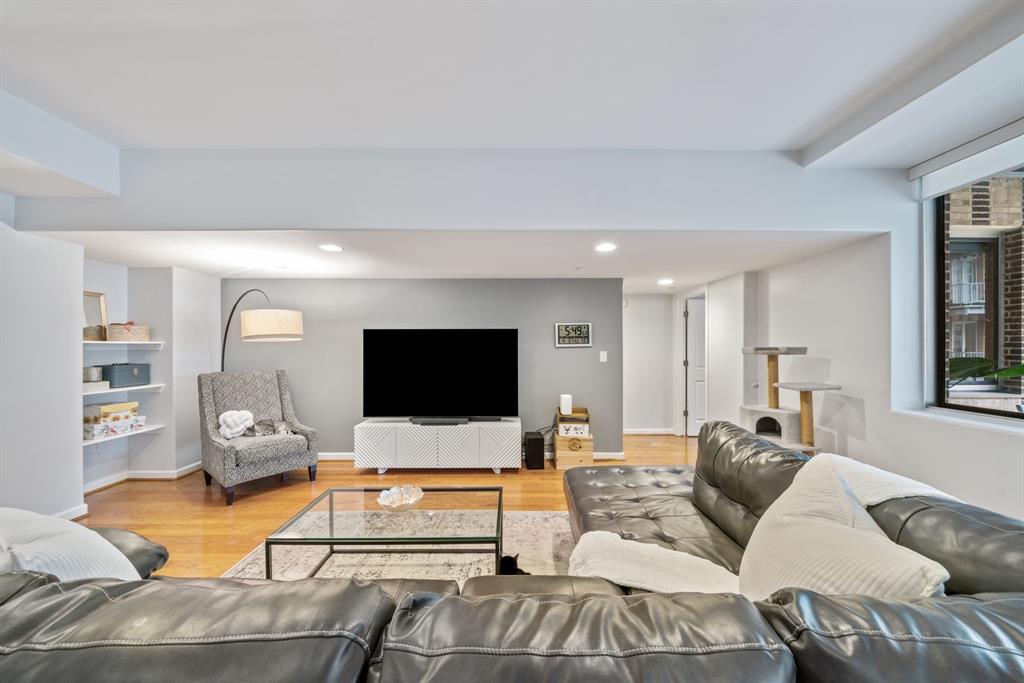 914 Main Street #2204, Houston, Texas image 22