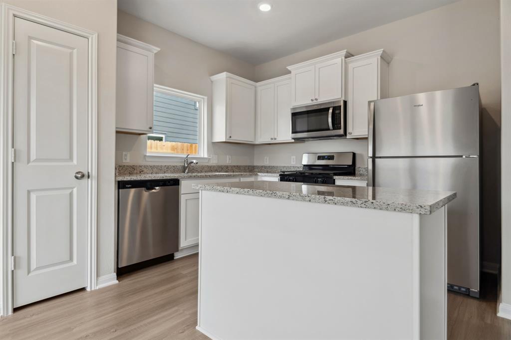 387 Kingston Way, Waller, Texas image 13