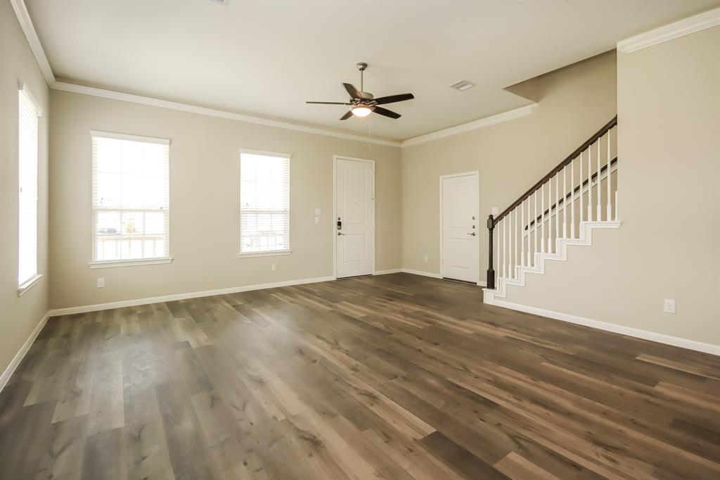 9886 Crescent Cove Drive
