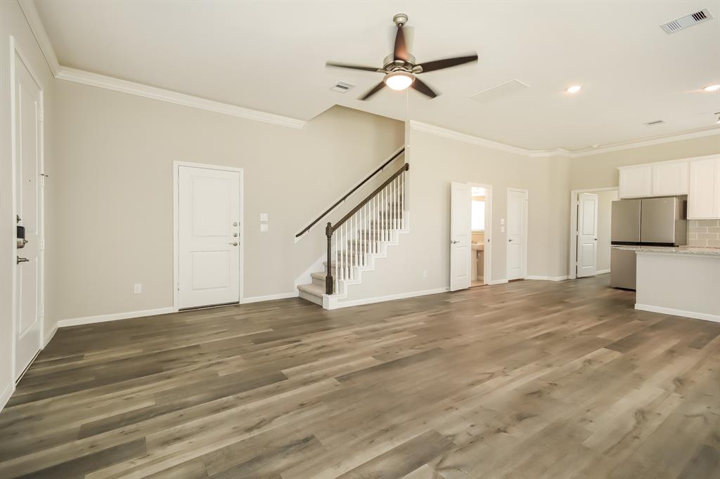 9886 Crescent Cove Drive